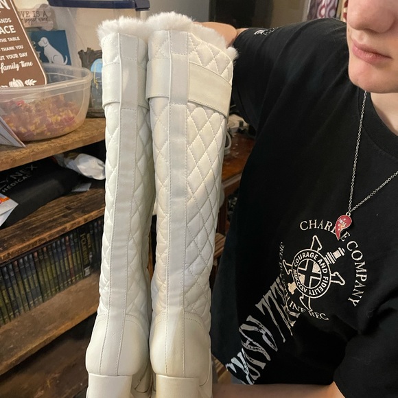 White leather and fur boots - Picture 4 of 7